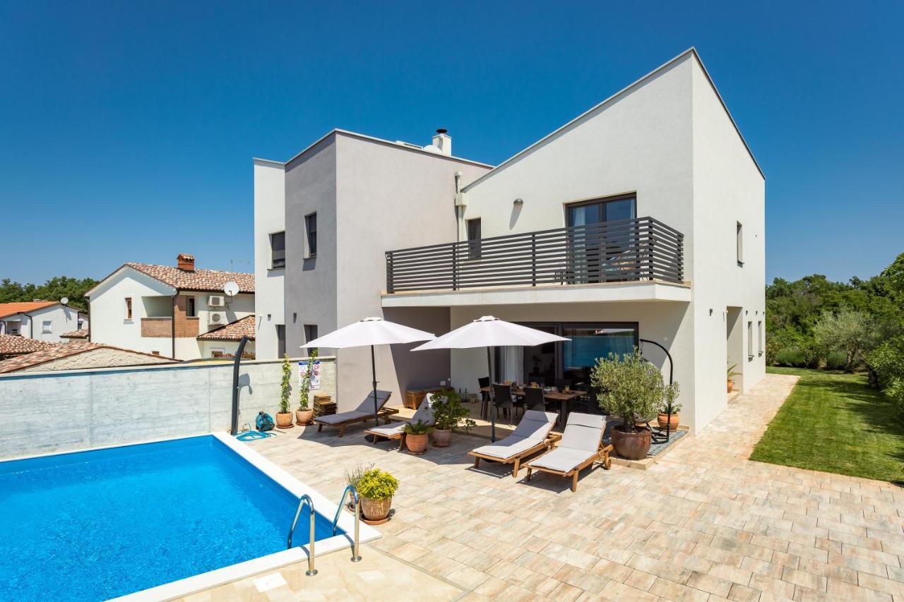 Villa Leonardo Vrznaveri Exterior photo
